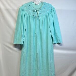 Vintage Vanity Fair Seafoam Green Nylon Robe Dressing Gown Lace Embroidered Yoke